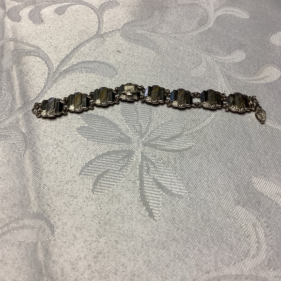 Sterling CREST , Link bracelet, vintage, beautiful designMOMS STUFF - Picture 7 of 13